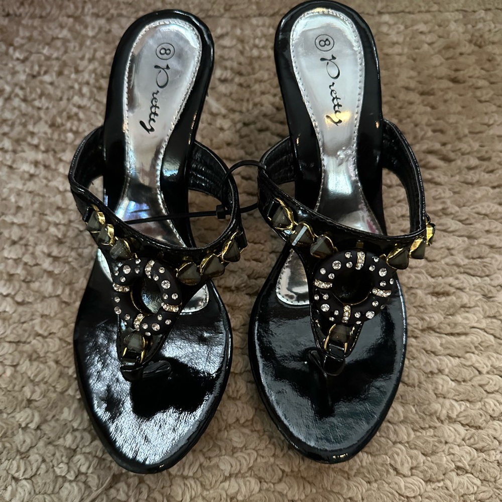 Pretty black sandals with heels size 8